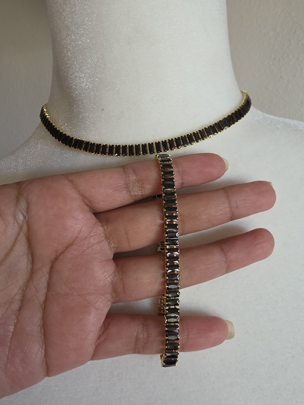 Elegant Black Stone Gold-Plate Choker Necklace and Bracelet Set
